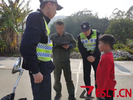 父母留下的手機(jī)沒解鎖，9歲哥哥因弟弟哭鬧不止報(bào)警求助