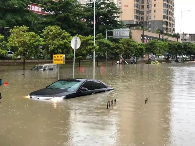 一場臺風(fēng)，就能讓你知道該買油車還是電車！